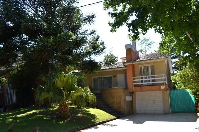 CASA EN EL MONTE