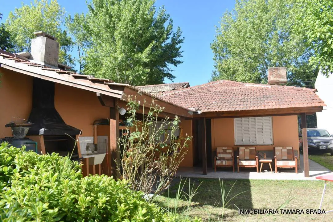 EXCELENTE CASA EN BARRIO PARQUE GOLF