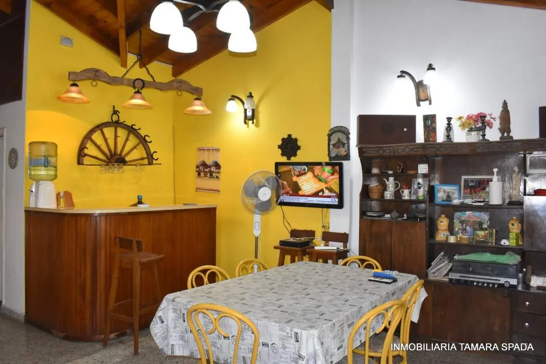 EXCELENTE CASA EN BARRIO PARQUE GOLF