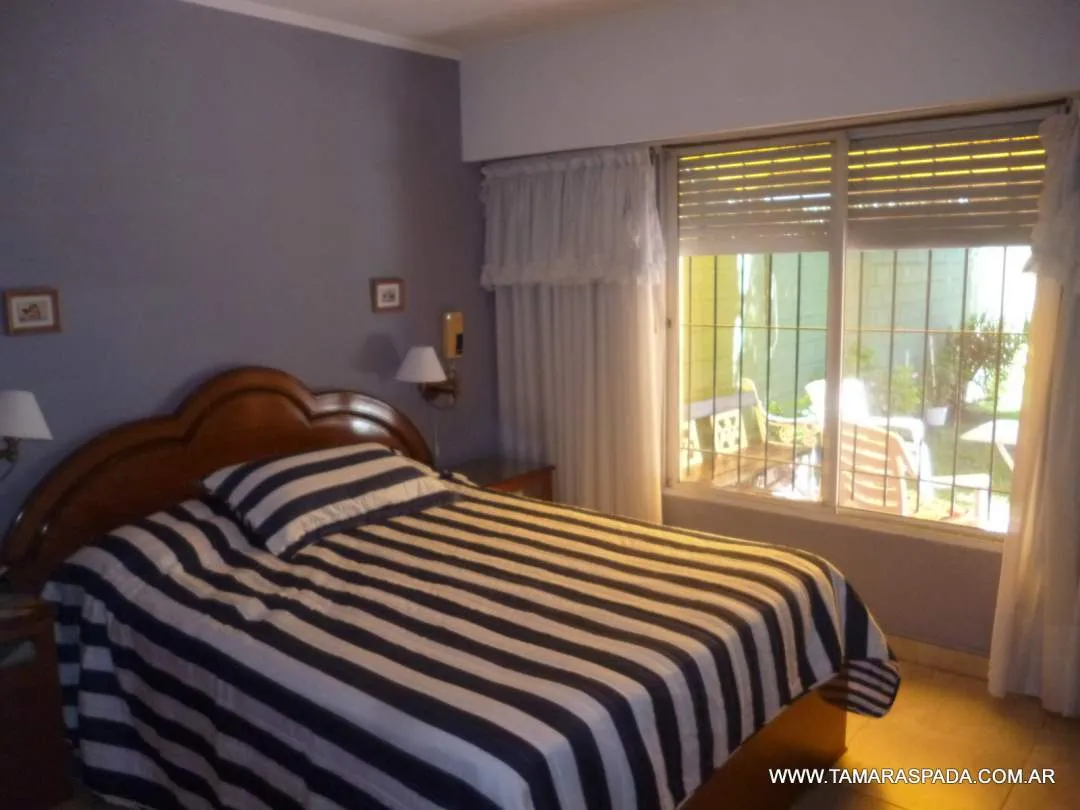 CASA CON PARQUE