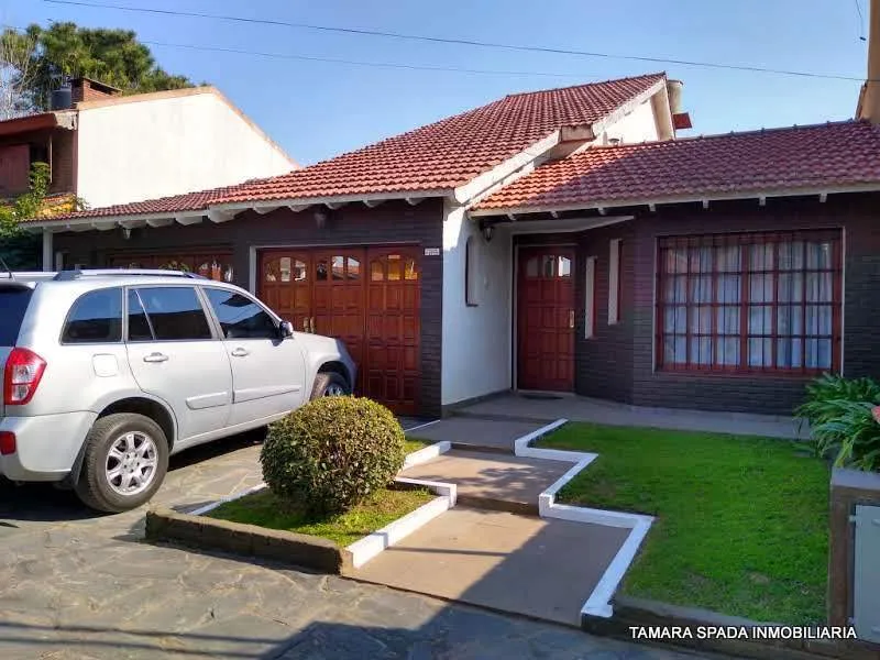 CASA CON PARQUE