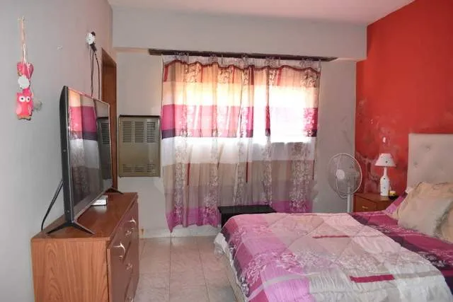 AMPLIA CASA EN ZONA DE RESIDENTES