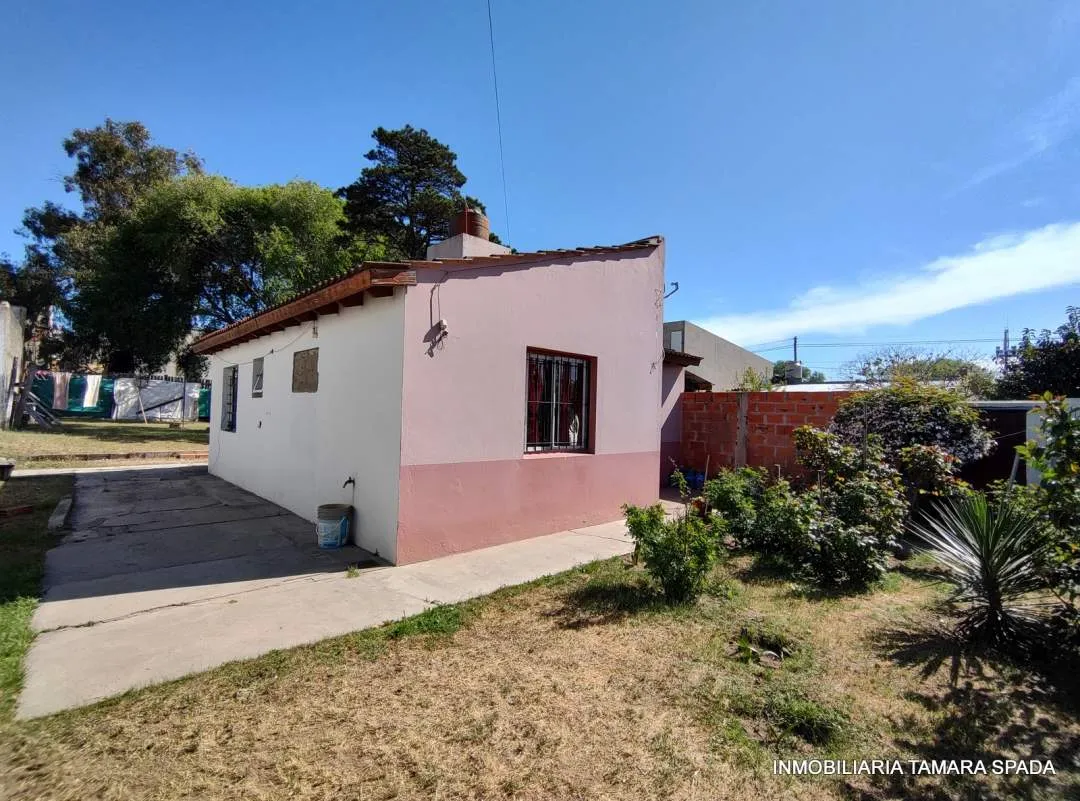 CASA CON AMPLIO TERRENO A 100 MTS DE AV. 41