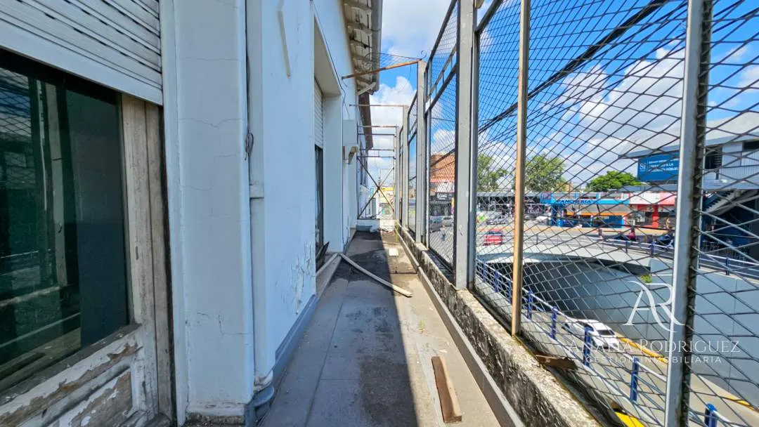 VENTA – DEPARTAMENTO / OFICINA – 6 AMBIENTES CON TERRAZA – BOULOGNE CENTRO