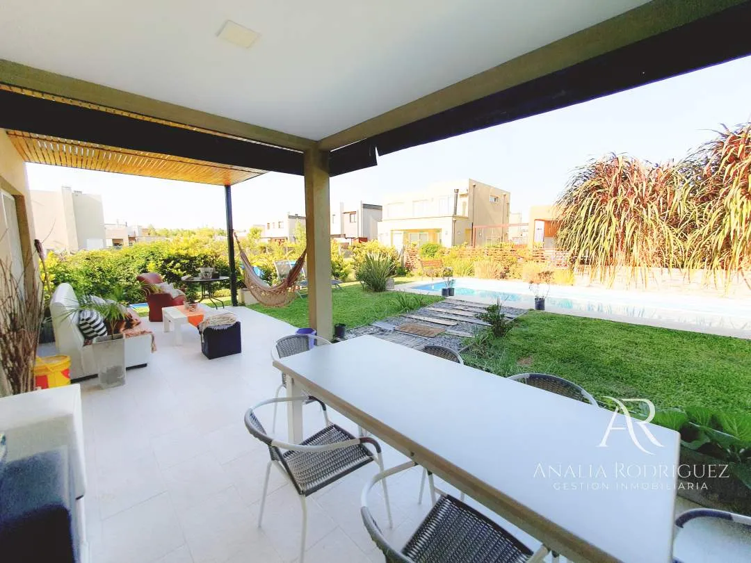 VENTA – CASA 4 AMBIENTES – PILETA Y JARDIN – LOS ARCES – LA CAÑADA DE PILAR