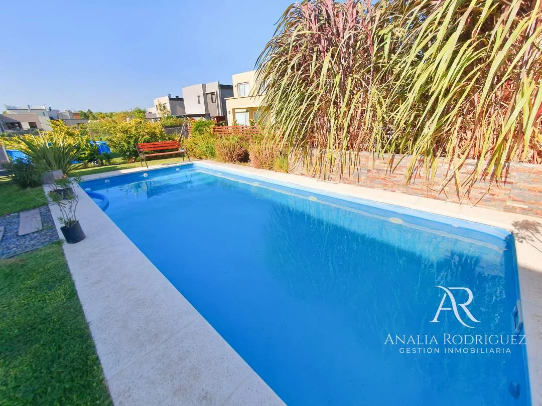 VENTA – CASA 4 AMBIENTES – PILETA Y JARDIN – LOS ARCES – LA CAÑADA DE PILAR