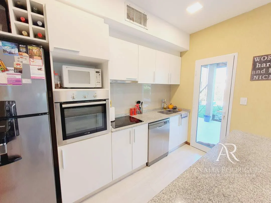VENTA – CASA 4 AMBIENTES – PILETA Y JARDIN – LOS ARCES – LA CAÑADA DE PILAR