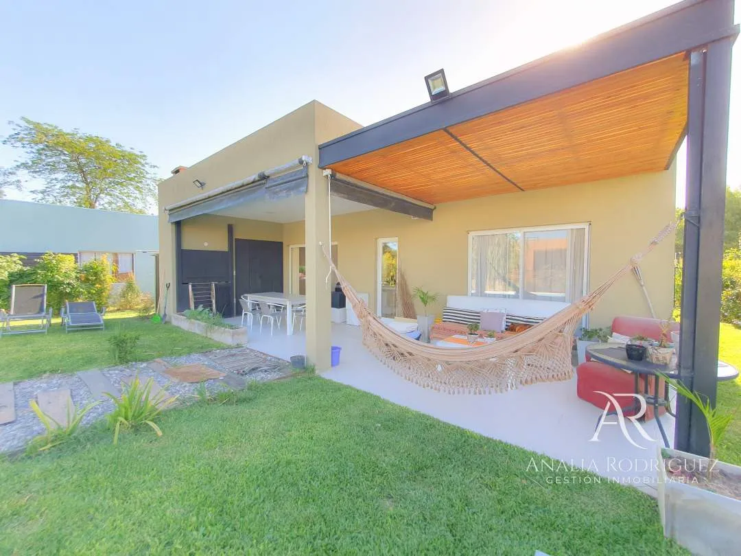VENTA – CASA 4 AMBIENTES – PILETA Y JARDIN – LOS ARCES – LA CAÑADA DE PILAR