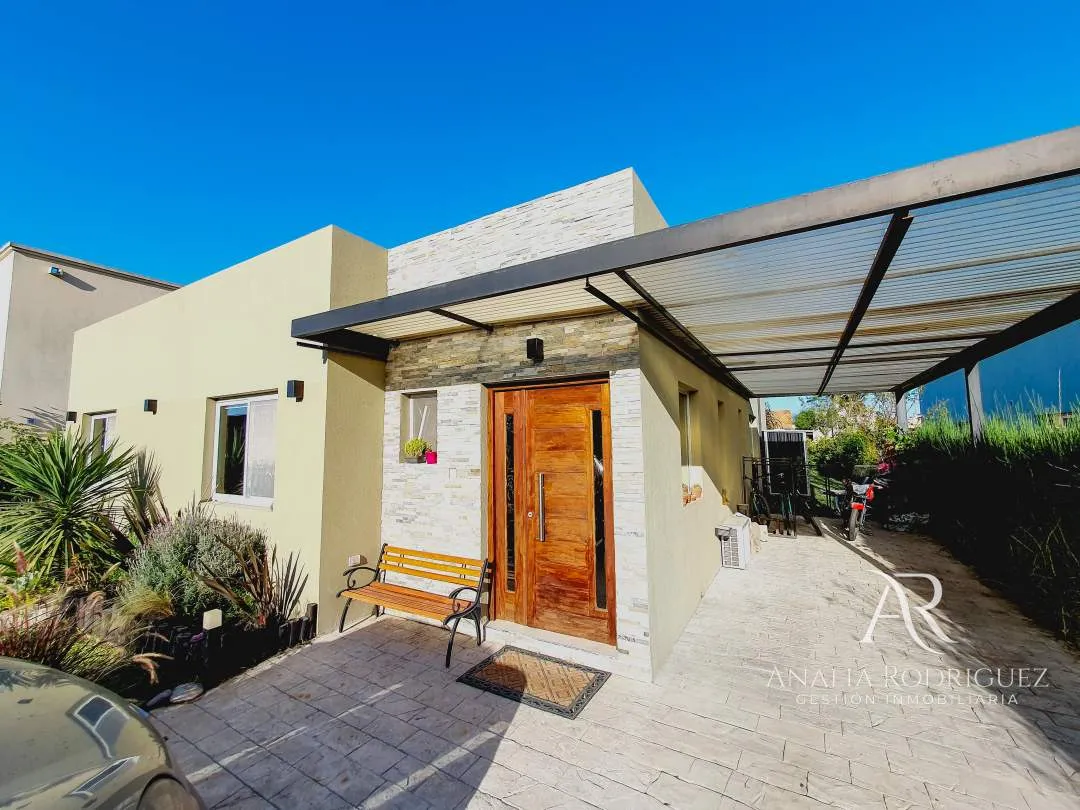 VENTA – CASA 4 AMBIENTES – PILETA Y JARDIN – LOS ARCES – LA CAÑADA DE PILAR