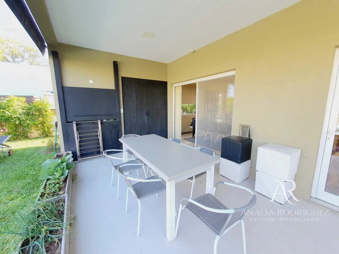 VENTA – CASA 4 AMBIENTES – PILETA Y JARDIN – LOS ARCES – LA CAÑADA DE PILAR
