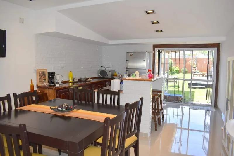 EXCELENTE CASA CON PILETA