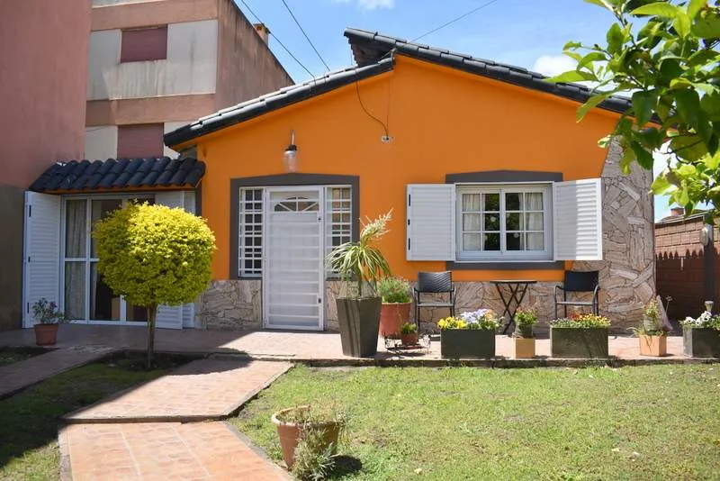 EXCELENTE CASA CON PILETA