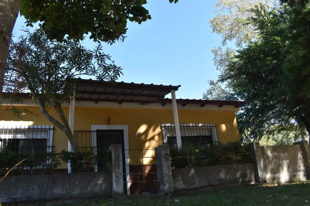 CASA EN SANTA TERESITA SOBRE GRAN LOTE