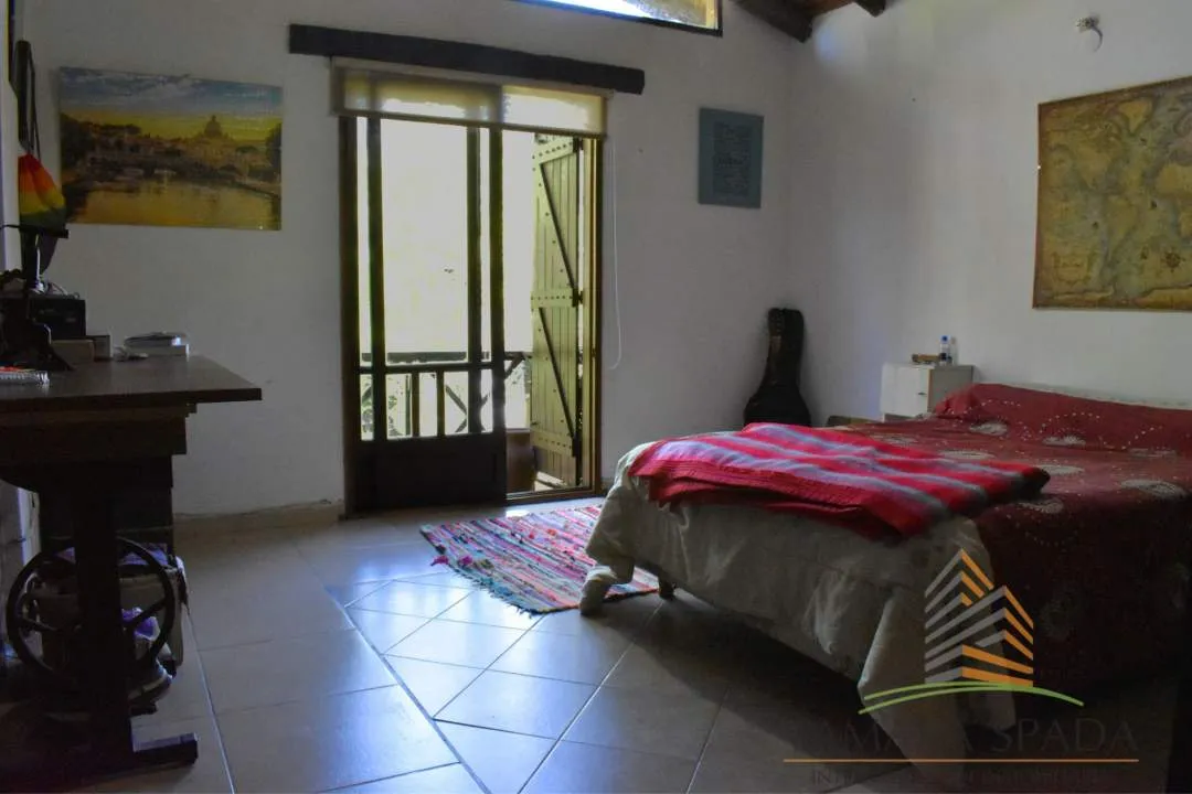 CASA CON ESTILO LUMINOSA Y FUNCIONAL. OPORTUNIDAD EN EL MONTE