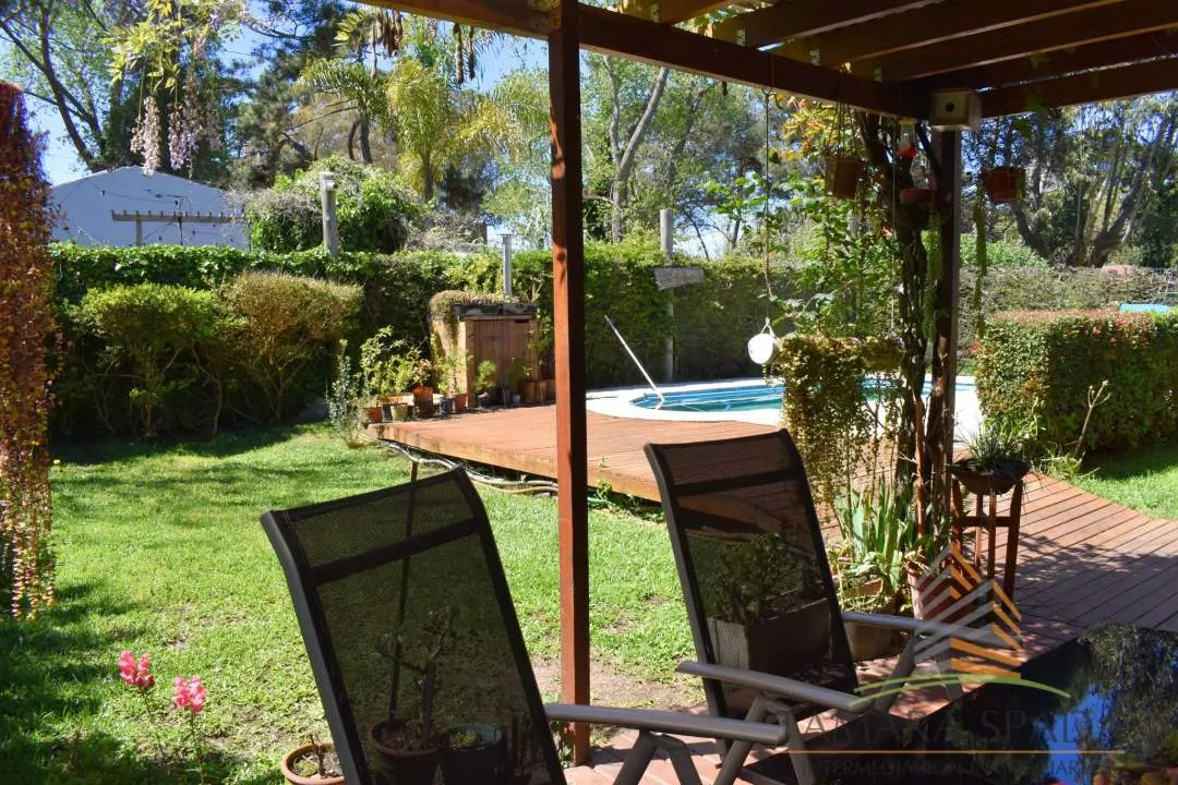 CASA CON ESTILO LUMINOSA Y FUNCIONAL. OPORTUNIDAD EN EL MONTE