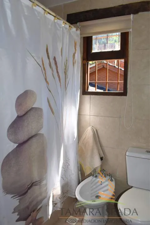 CASA CON ESTILO LUMINOSA Y FUNCIONAL. OPORTUNIDAD EN EL MONTE