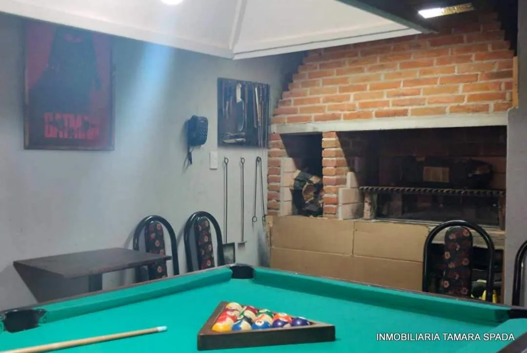 CASA EN BARRIO RESIDENCIAL A METROS DEL MONTE