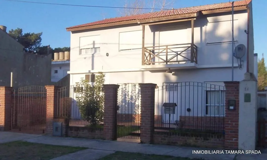 CASA EN BARRIO RESIDENCIAL A METROS DEL MONTE