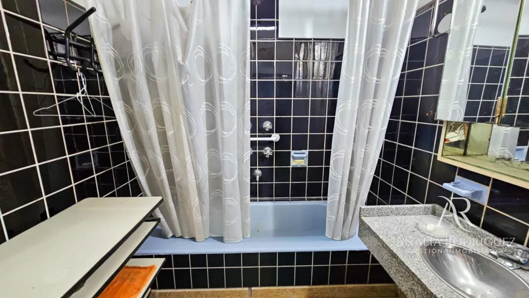 VENTA – DEPARTAMENTO / OFICINA – 6 AMBIENTES CON TERRAZA – BOULOGNE CENTRO