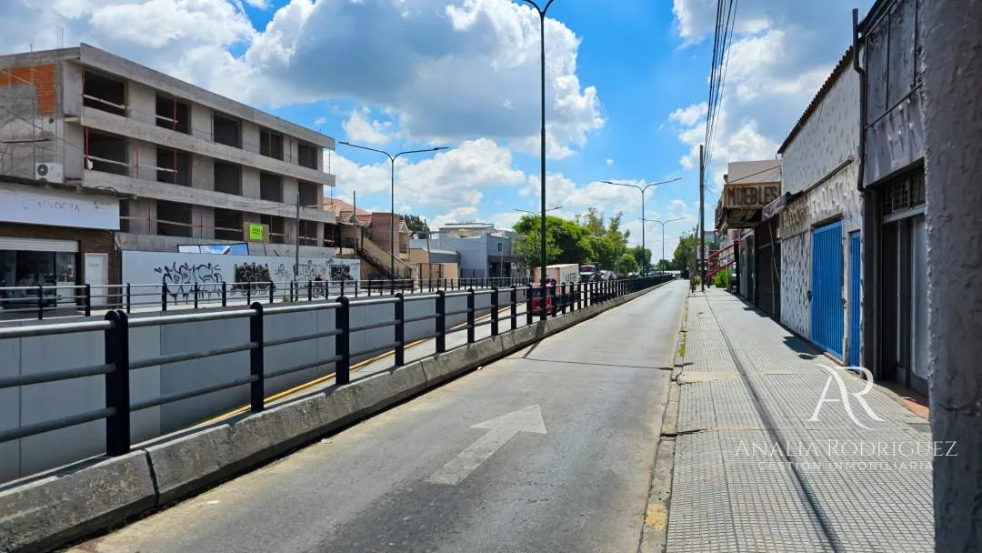 VENTA – DEPARTAMENTO / OFICINA – 6 AMBIENTES CON TERRAZA – BOULOGNE CENTRO