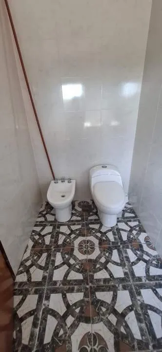 ALQUILER - CASA EN PRIMER PISO AL FRENTE | 2 DORMITORIOS | TERRAZA Y BALCON