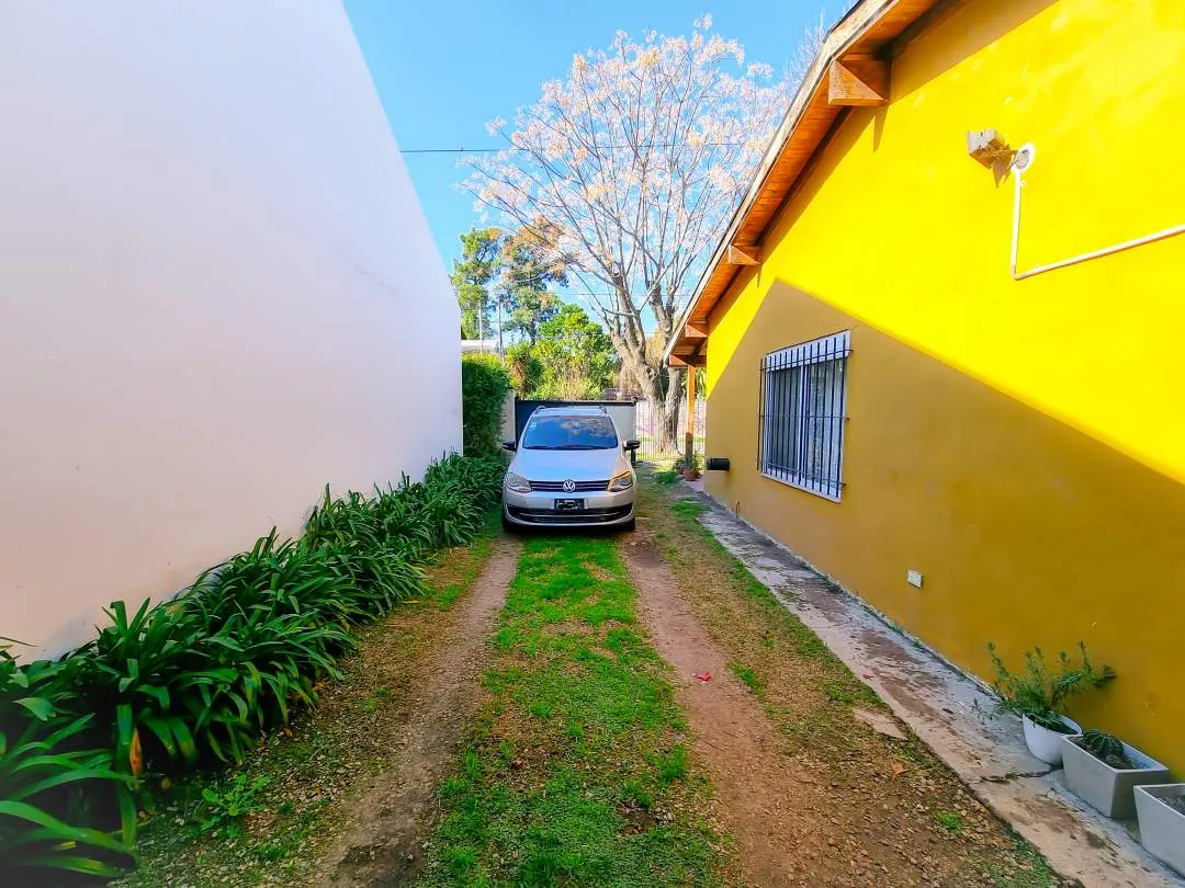 VENTA - CASA 4 AMBIENTES CON JARDÍN Y COCHERA EN PACHECO