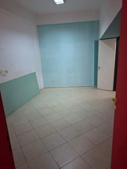 Venta Local  a la calle en Boedo,  Castro 1586 a mts de Av. Garay