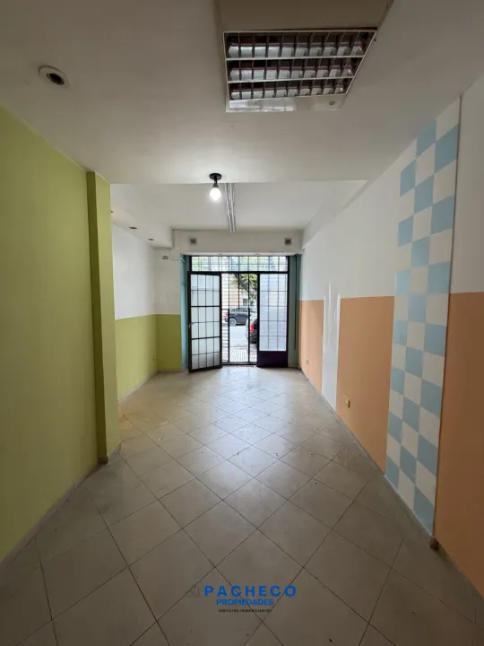 VENTA Local comercial a la calle en Boedo