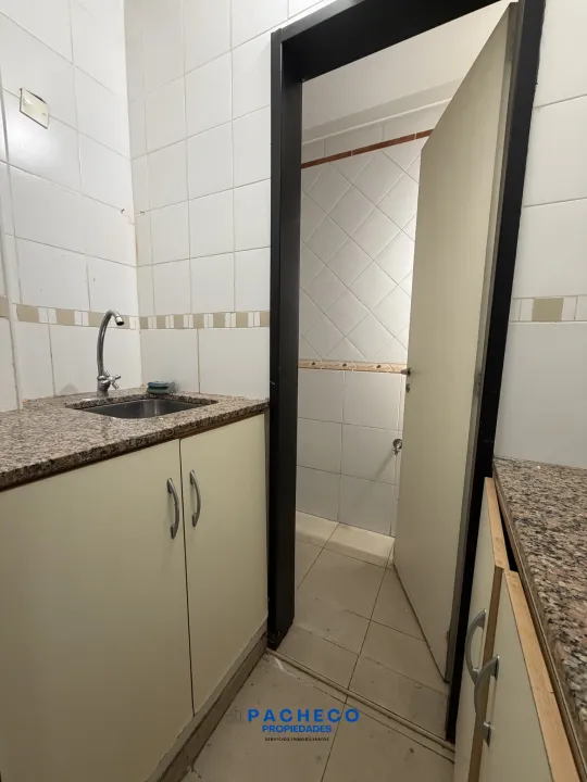 VENTA Local comercial a la calle en Boedo