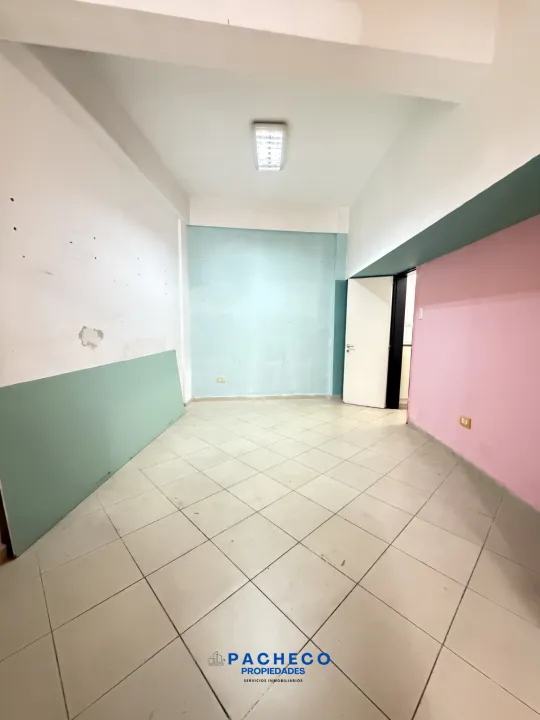 VENTA Local comercial a la calle en Boedo