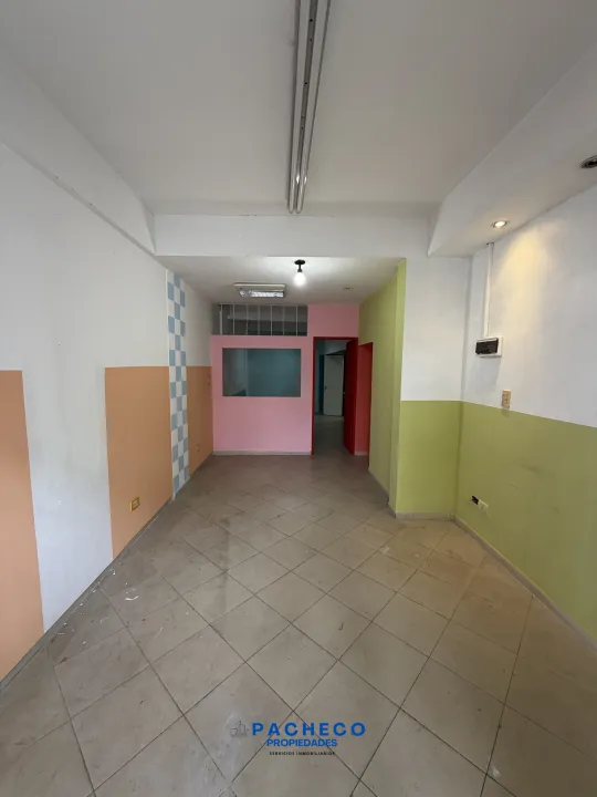 VENTA Local comercial a la calle en Boedo