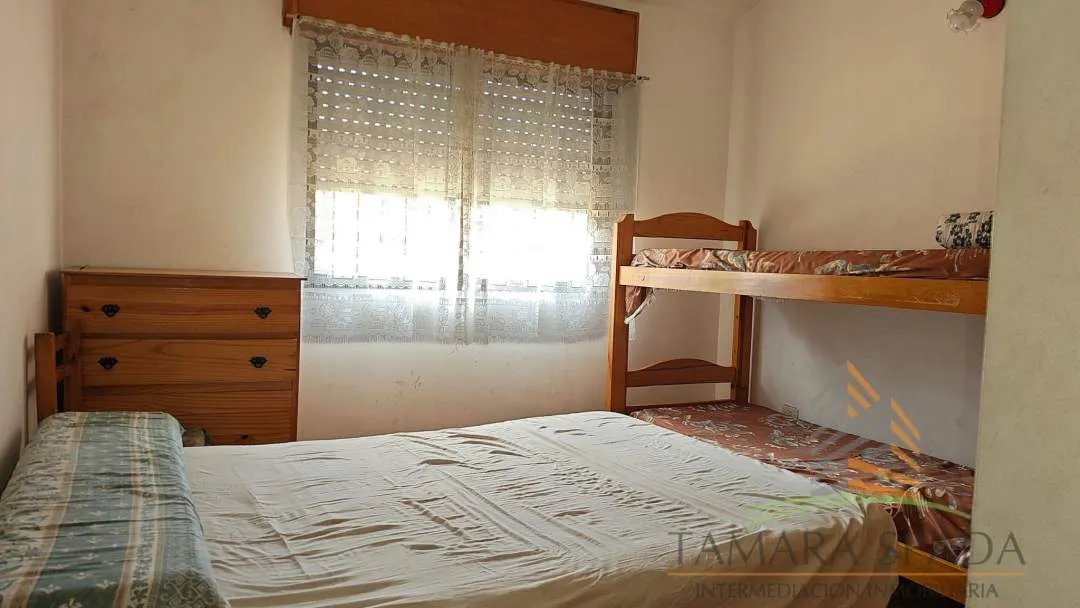 CASA CON AMPLIO JARDÍN