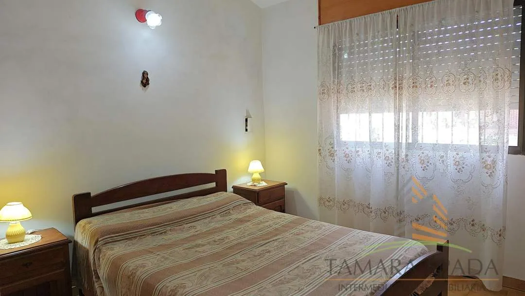 CASA CON AMPLIO JARDÍN