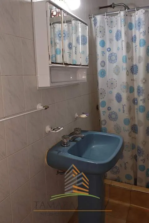 CASA CON AMPLIO JARDÍN