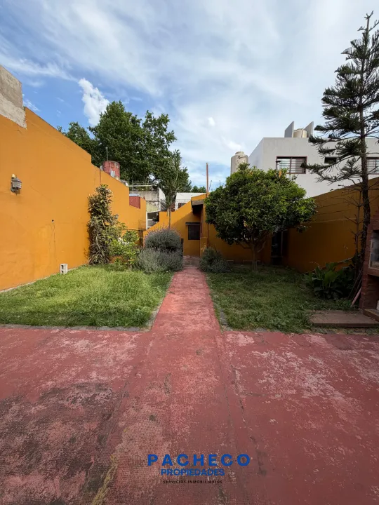 VENTA CASA 5 AMBIENTES EN VILLA DEL PARQUE - IMPERDIBLE