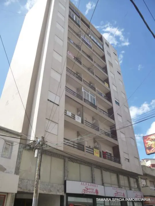 DEPARTAMENTO SOBRE PEATONAL Y VISTA AL MAR