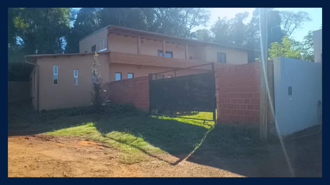 CASA 2 Plantas en VENTA (Zona Rio Uruguay - Mnes)