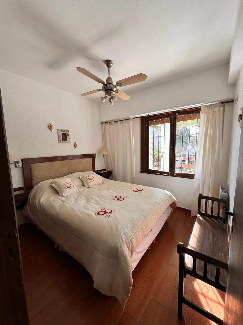 Departamento de 3 ambientes con cochera. zona duplex