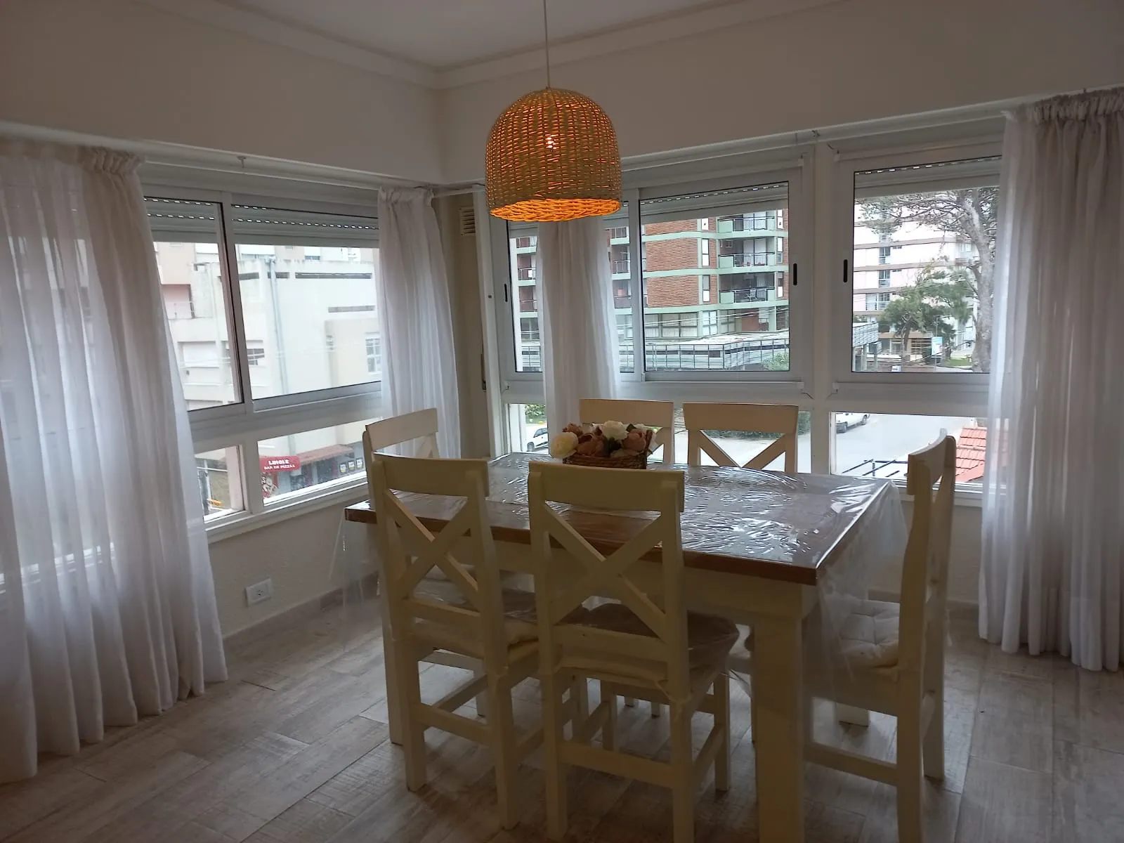 Departamento 2 Amb centro con COCHERA DOBLE , alquiler y venta