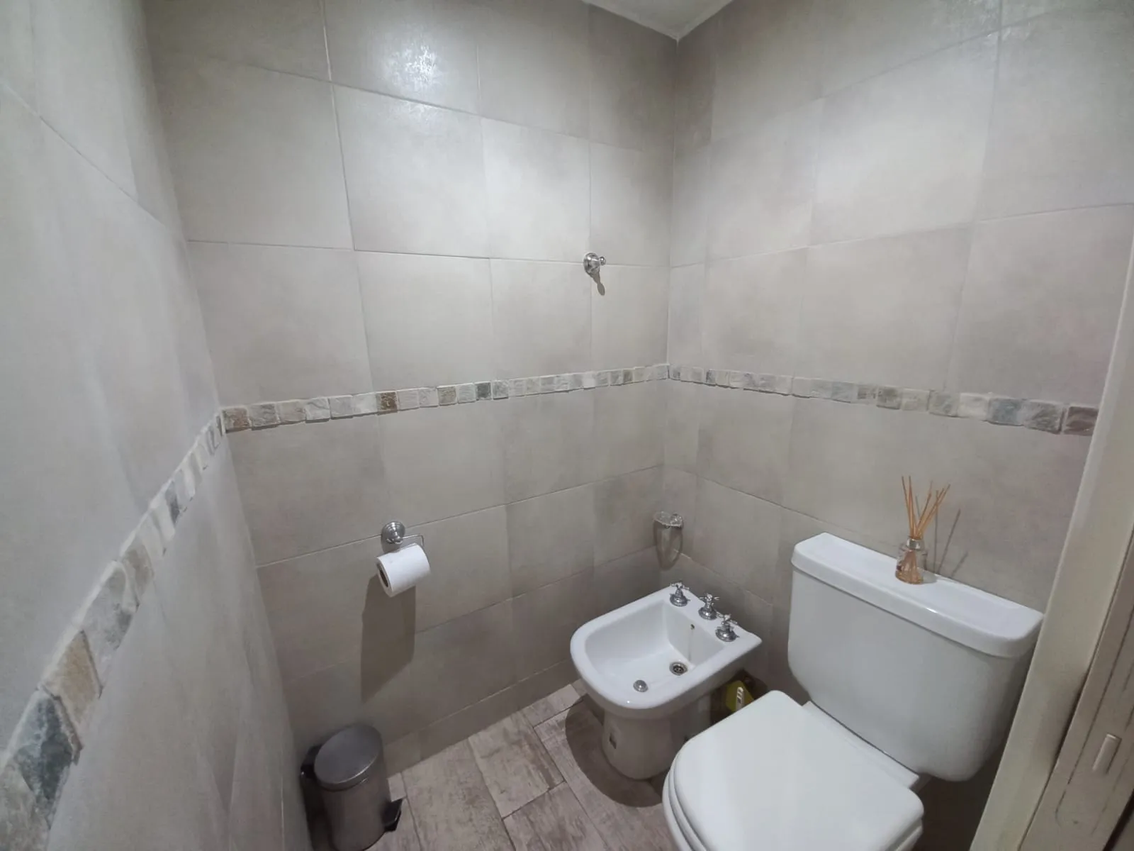 Departamento 2 Amb centro con COCHERA DOBLE , alquiler y venta