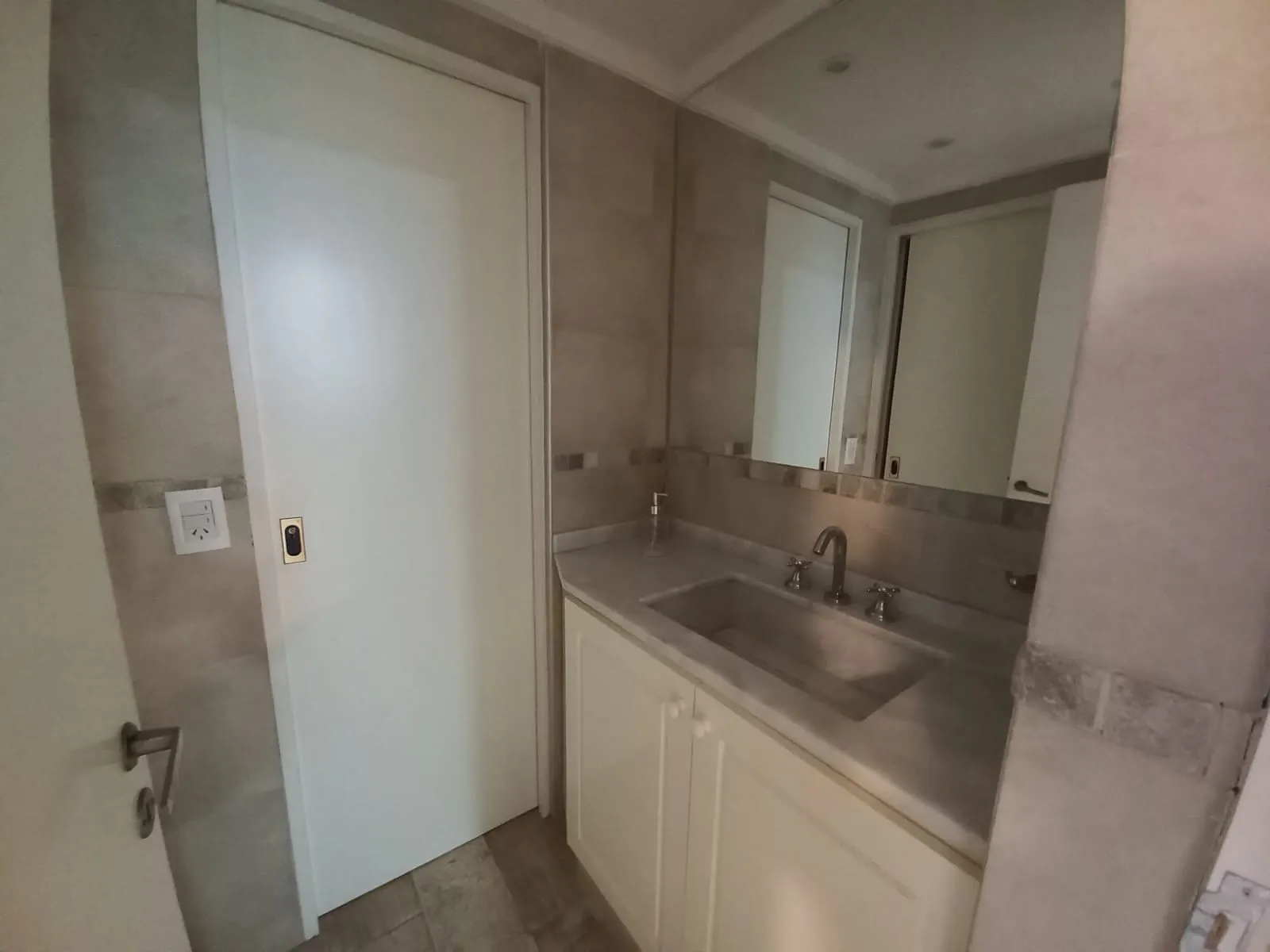 Departamento 2 Amb centro con COCHERA DOBLE , alquiler y venta