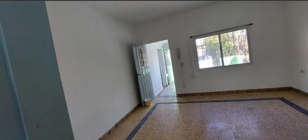 PH DEPTO  MUY BIEN UBICADO RECICLADO      MUY LUMINOSO  -  SE ESCUCHAN PROPUESTAS !!!!!