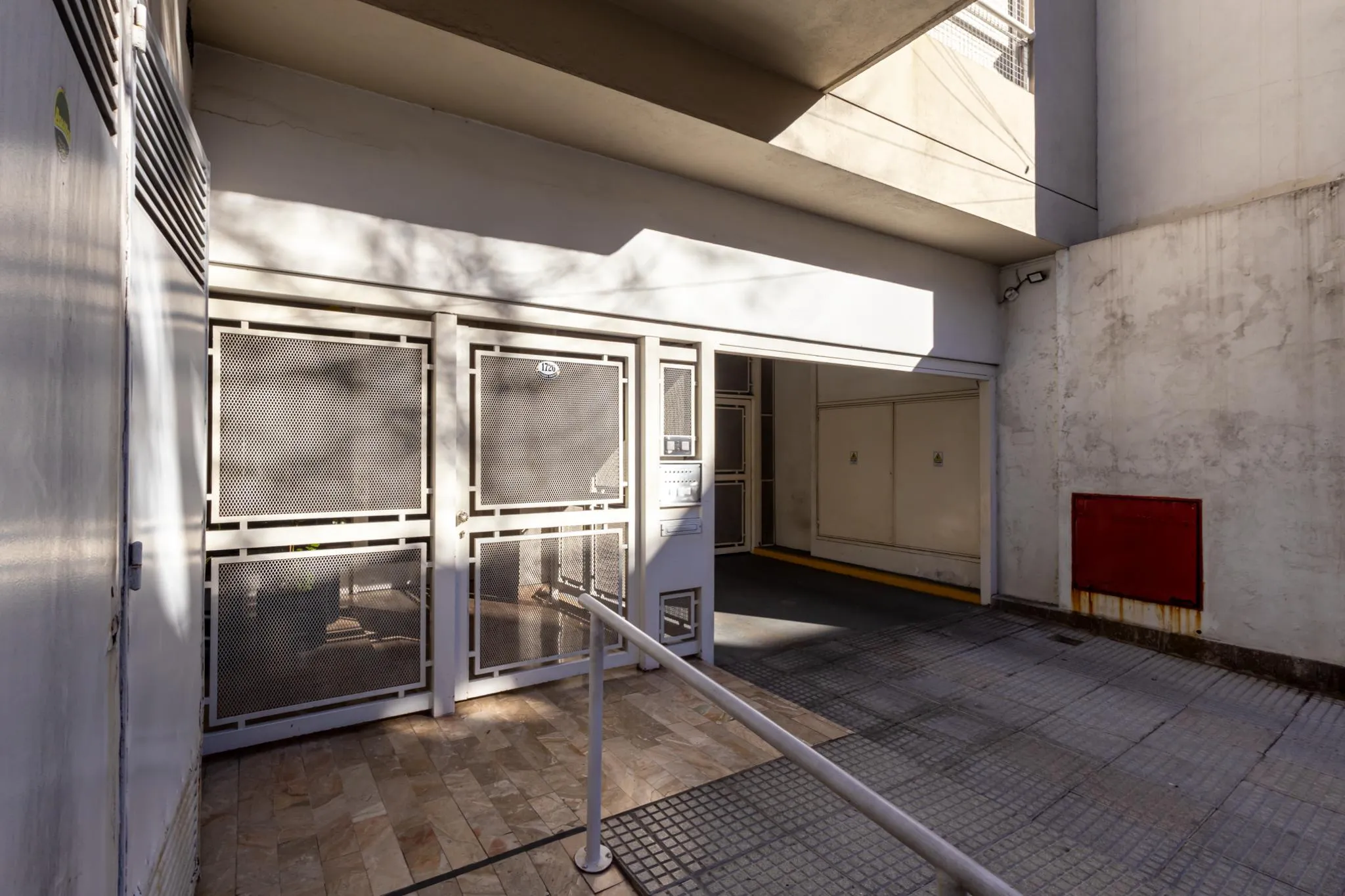 Depto. Moderno 3 amb.al fte c balcon  - cochera-Baulera