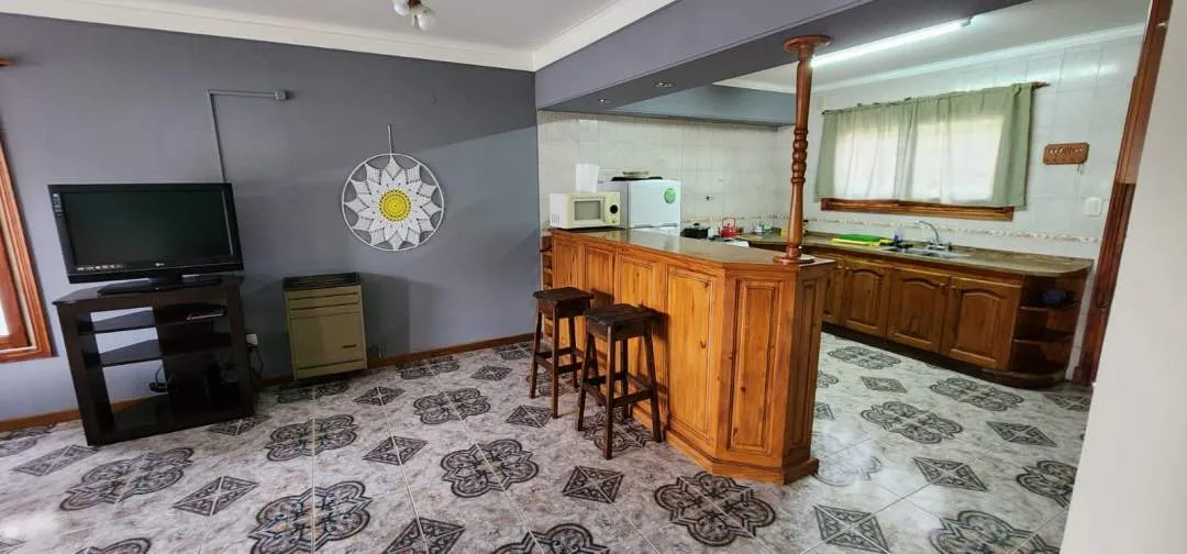 Casa chalet de 3 ambientes + Departamento 1 ambiente en Venta en Miramar, Buenos Aires