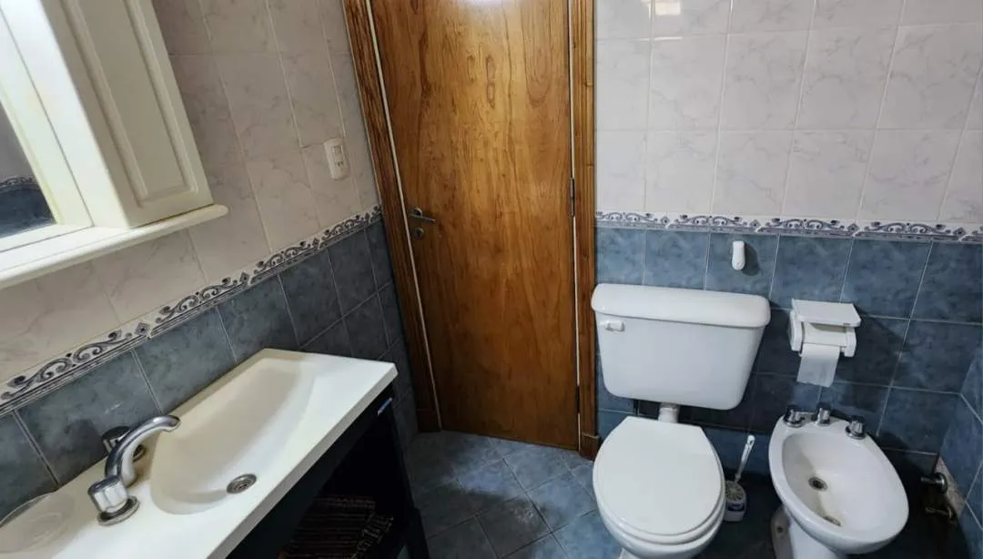 Casa chalet de 3 ambientes + Departamento 1 ambiente en Venta en Miramar, Buenos Aires