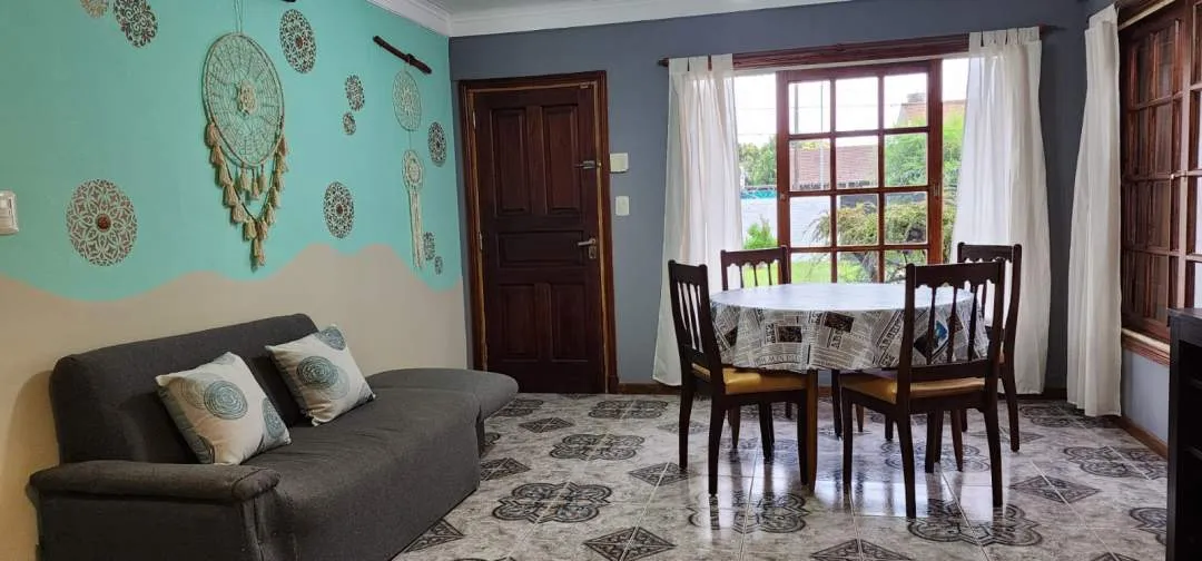 Casa chalet de 3 ambientes + Departamento 1 ambiente en Venta en Miramar, Buenos Aires