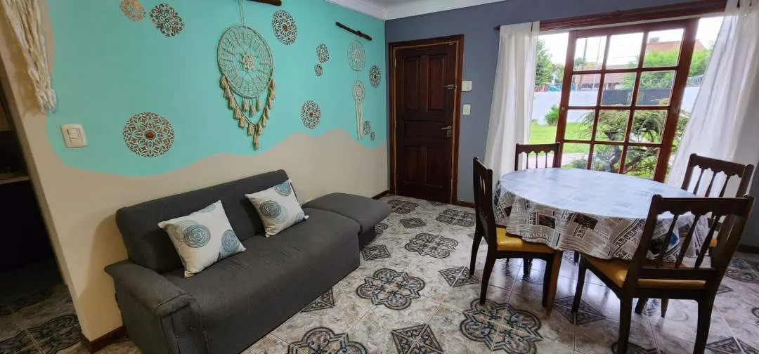 Casa chalet de 3 ambientes + Departamento 1 ambiente en Venta en Miramar, Buenos Aires