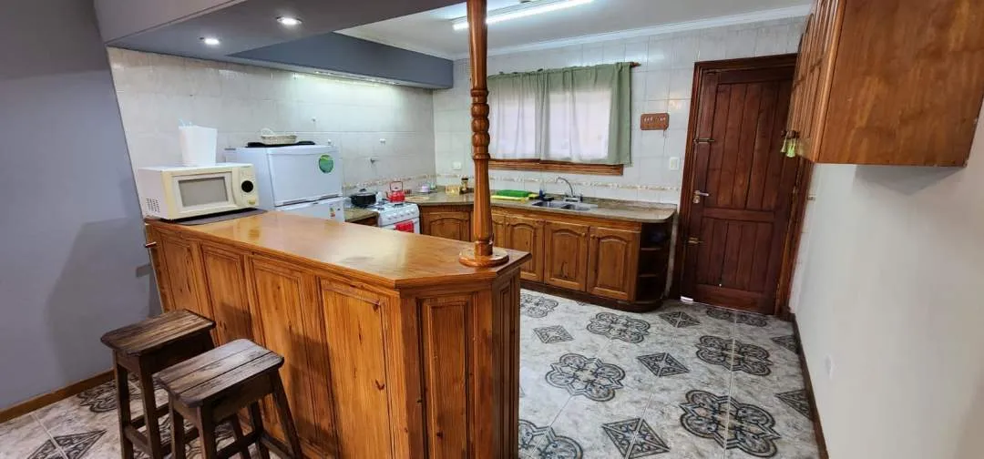 Casa chalet de 3 ambientes + Departamento 1 ambiente en Venta en Miramar, Buenos Aires