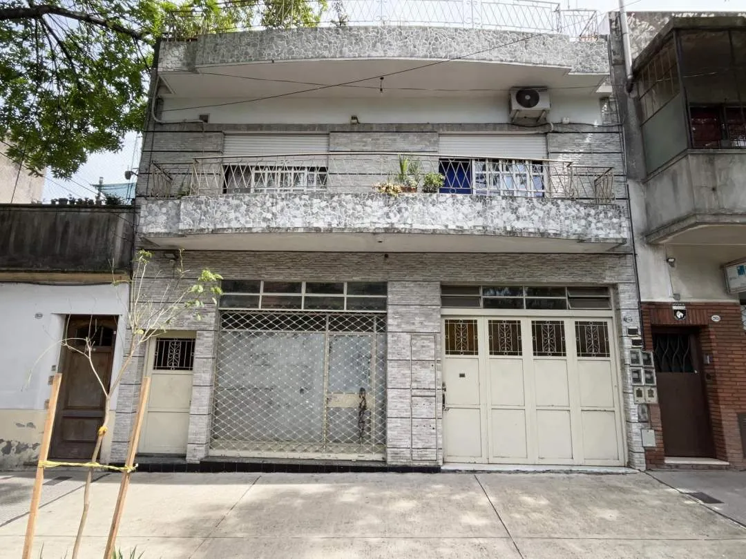 Depósito- Local y 3 departamentos  en Block - Venta-Parque Chacabuco