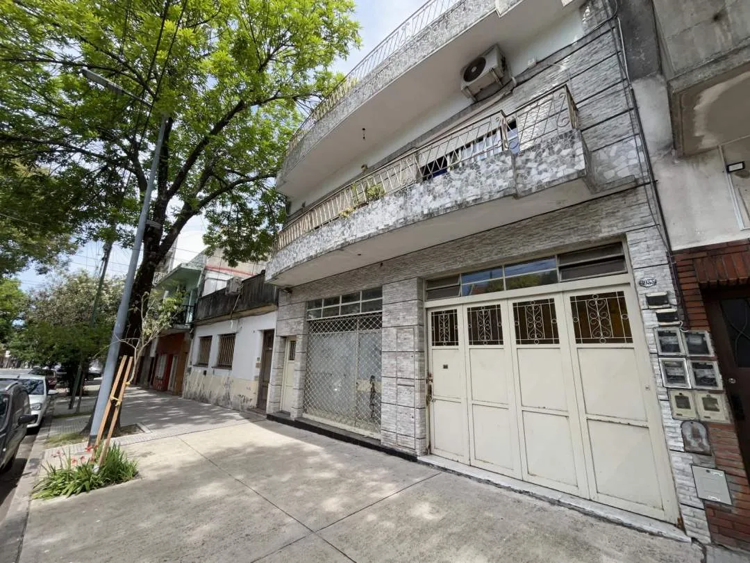 Depósito- Local y 3 departamentos  en Block - Venta-Parque Chacabuco